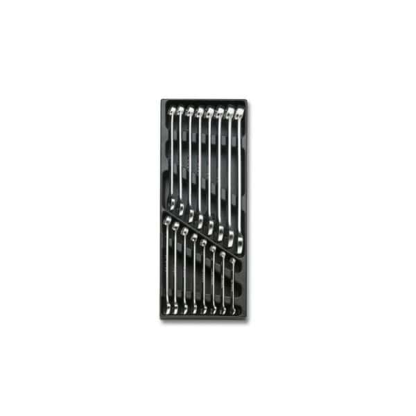 Plateau thermoformé rigide avec composition d’outils