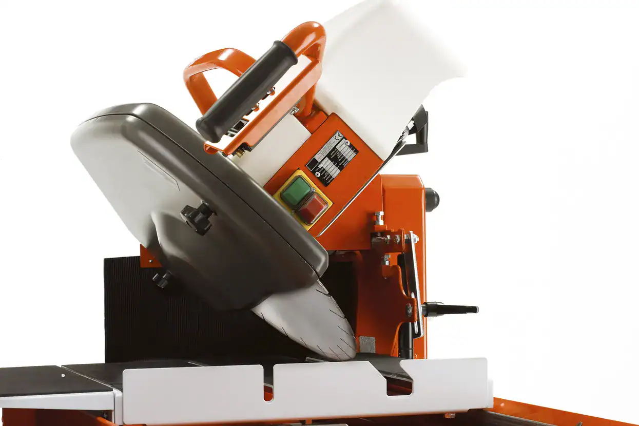 Scie sur table et de carrelage Husqvarna 2,2 kW